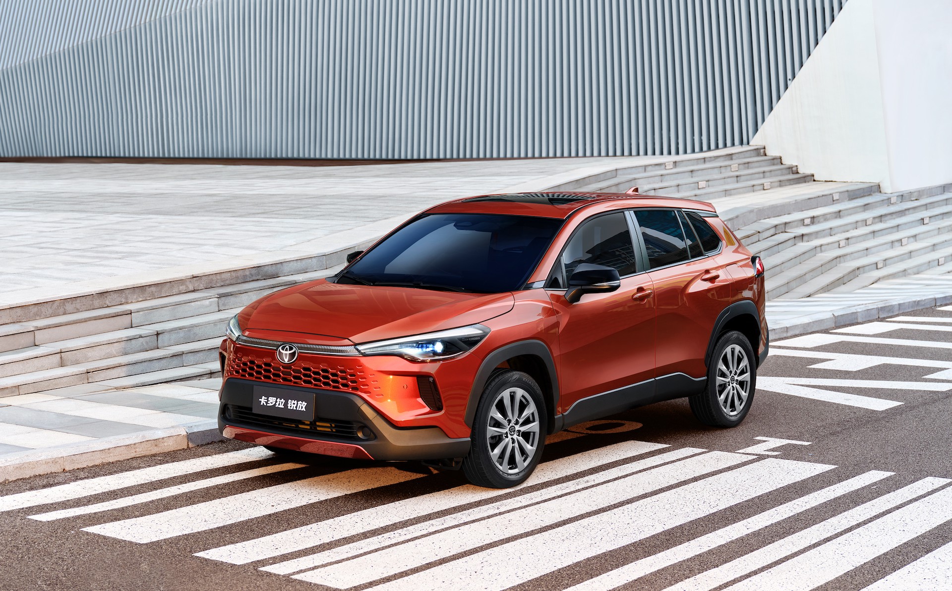 全新卡罗拉锐放焕新上市 打造10万级全能SUV性价比标杆