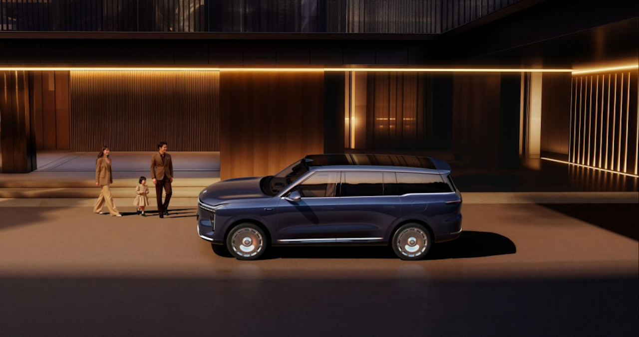 32.28万起 ! 智己LS9以BBA半价提供百万级享受