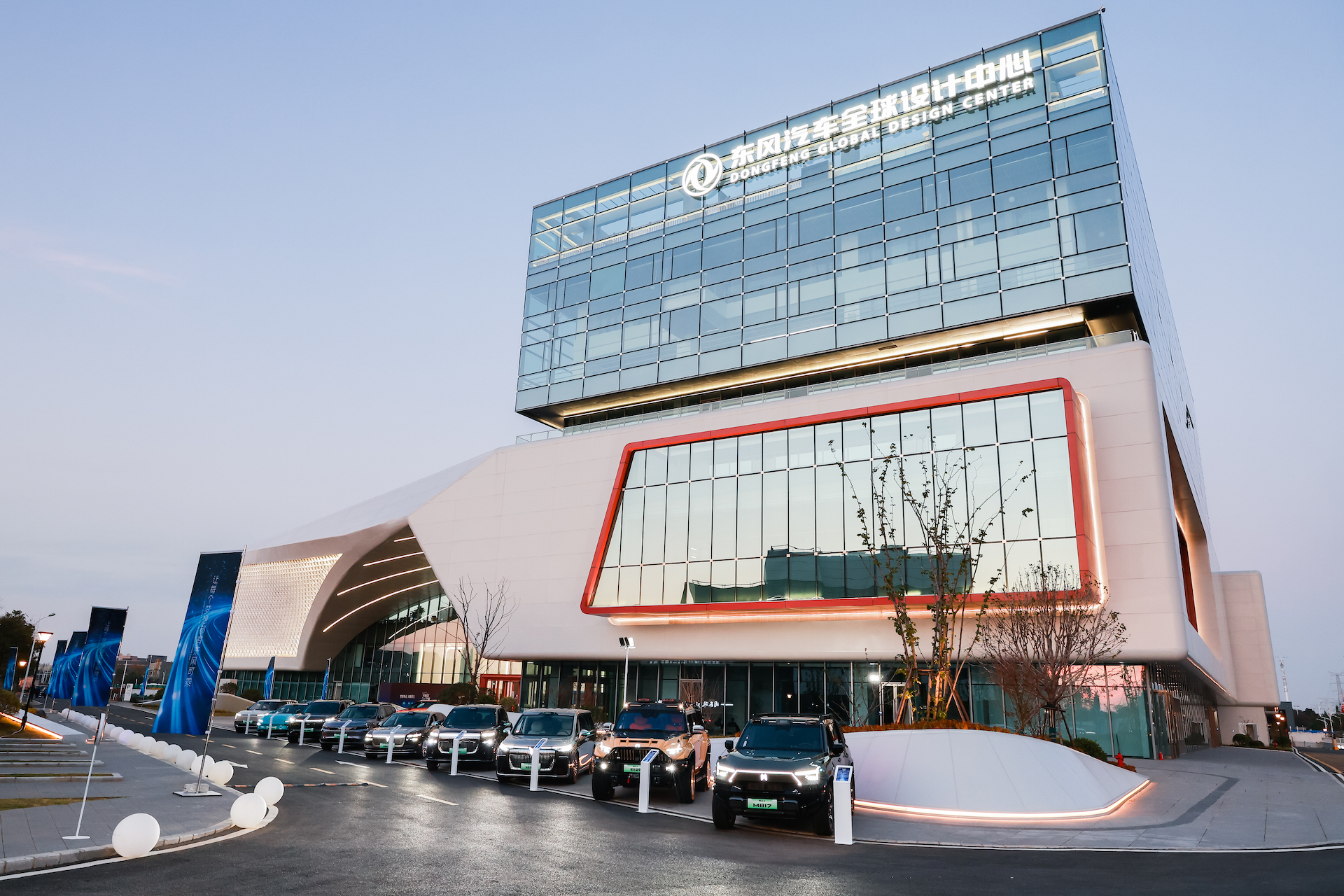 梦想集结 AI赋新生 东风汽车“梦想车之夜·2025”活动盛大开启